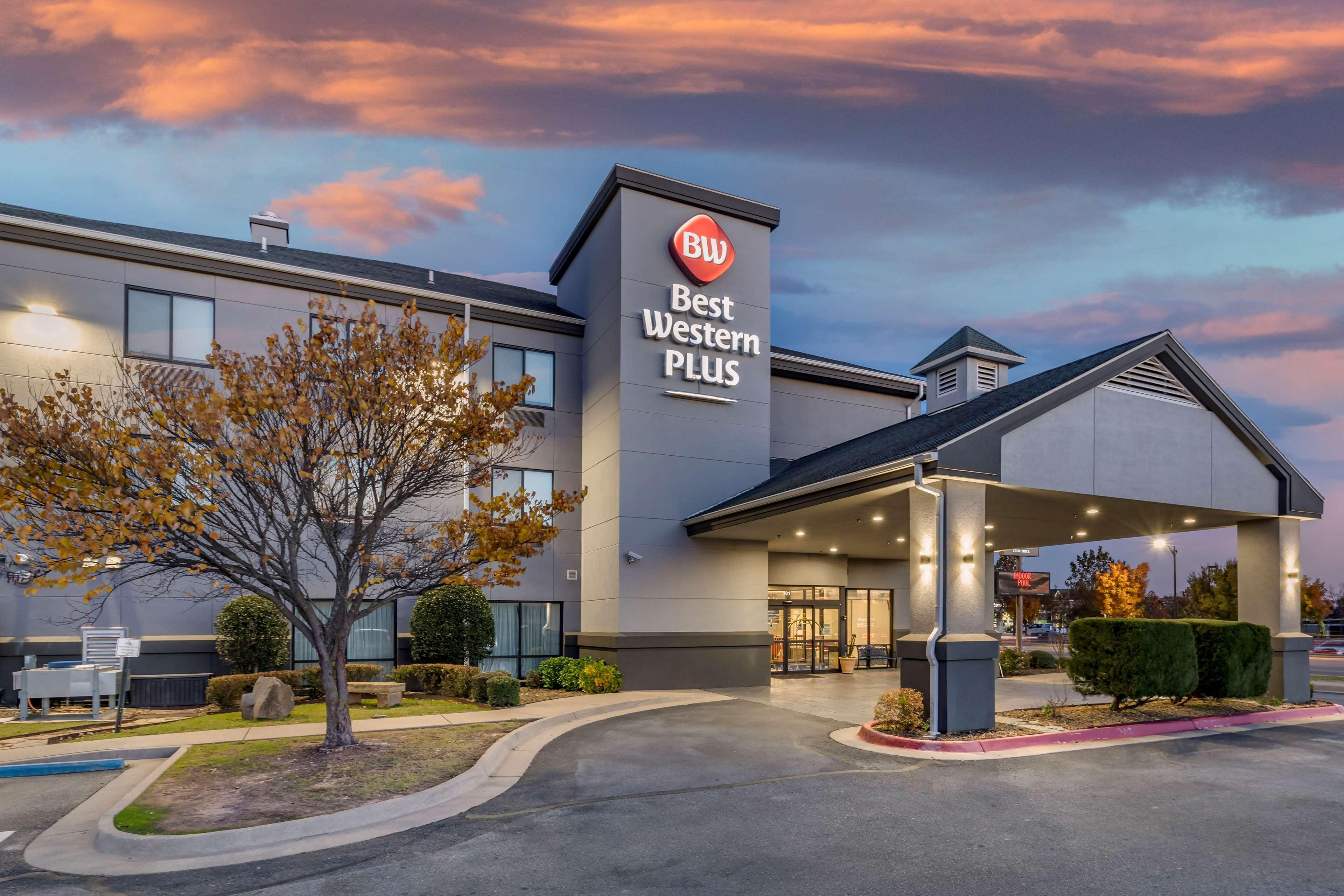 Best Western Plus Castlerock Inn & Suites Bentonville Exterior photo